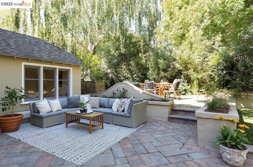 135 Tunl Rd, Berkeley CA 94705-2841 exterior