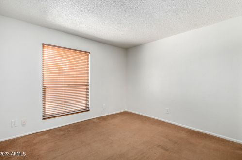 1430 53 Ave, Phoenix AZ 85043-1747 exterior