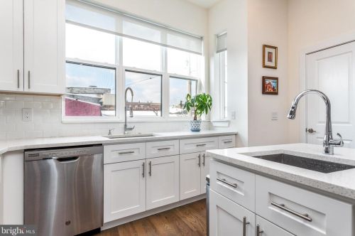 1413 Darien St, Philadelphia PA 19147-5726 exterior