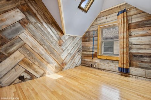 2436 Sawyer Ave, Chicago IL 60647-2517 exterior