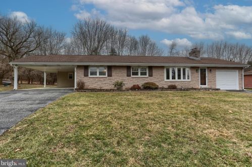 30 Grandview Rd, Hummelstown, PA 17036-9101
