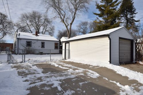 3386 Chase Ave, Milwaukee WI 53207-2639 exterior