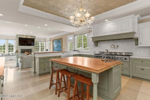 59 Mooreland Rd, Greenwich CT 06831-2645 exterior