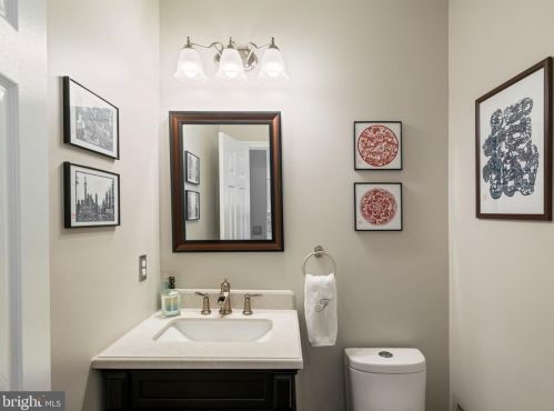 6005 Kestner Cir, Alexandria VA  22315-4834 exterior