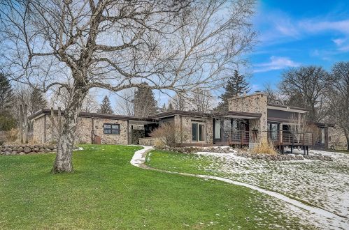 8660 Kildeer Ct, Milwaukee WI 53209-1320 exterior