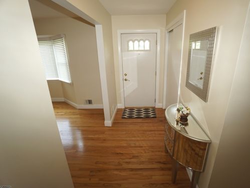 19 Conger Way, Clark, NJ 07066-2703