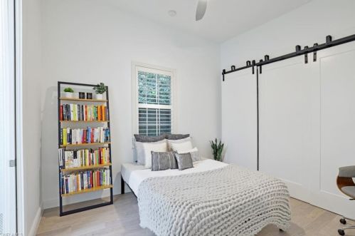 5576 Hammock Is Dr, Naples FL 34119-4695 exterior