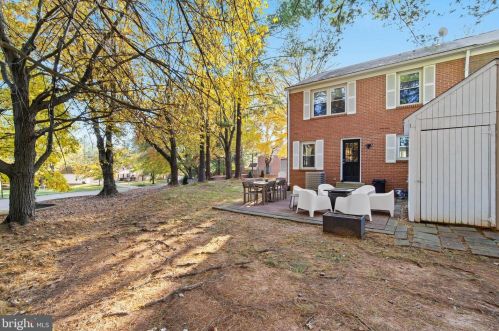 9301 Bentridge Ave, Rockville MD 20854-2860 exterior