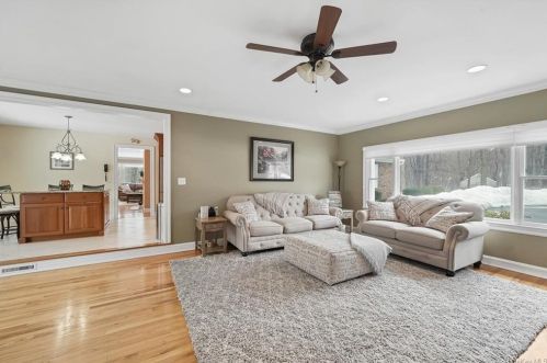 40 Cox Ave, Armonk NY 10504-2016 exterior