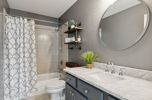 220 Cascade Dr, Bull Valley IL 60012-3346 exterior