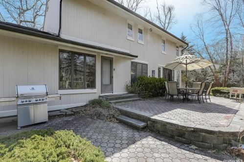 69 Kendrick Ln, Huntington Station NY 11746-7829 exterior