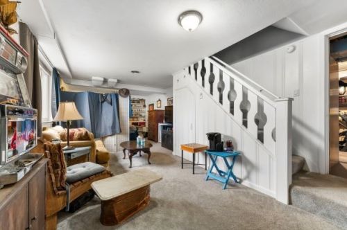 1491 Mohican Dr, Pittsburgh PA 15228-1613 exterior