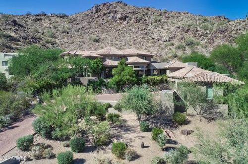 13841 Cyn Dr, Phoenix AZ 85016-2403 exterior