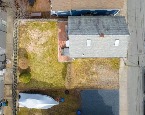 17 Byrnes St, Middletown RI 02840-4059 exterior