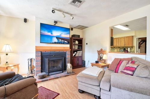 685 12 Ave, Naples FL 34120-6337 exterior