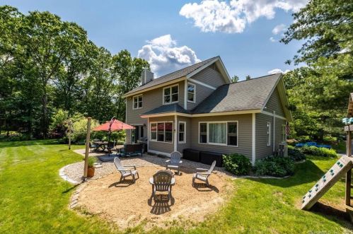 15 Indian Hl Rd, Farmington CT 06032-2816 exterior