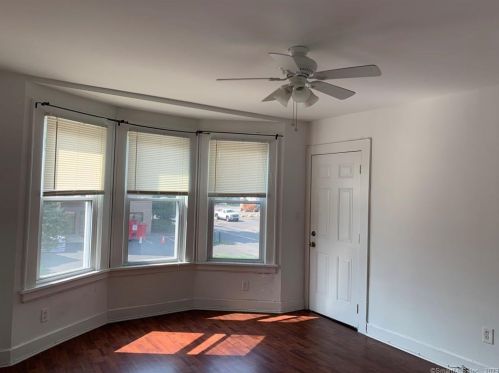 1 Rowan St, Norwalk CT 06855-1926 exterior