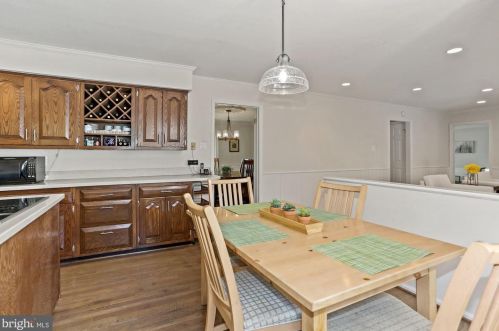 701 Rdg Dr, Mc Lean VA 22101-1620 exterior