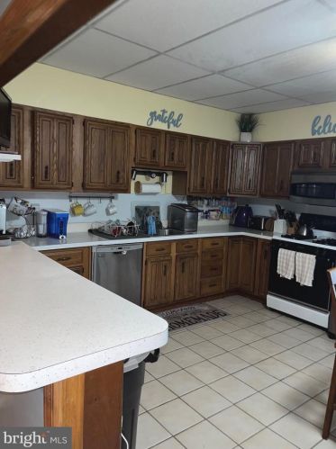 3422 Henry Ave, Philadelphia PA 19128-3101 exterior