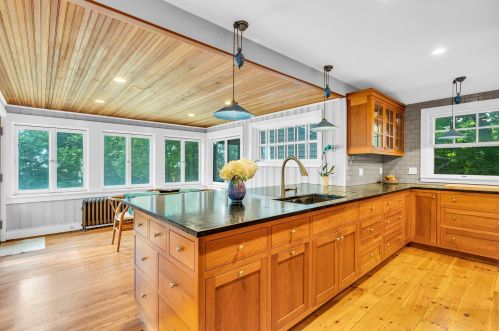 160 Craigie St, Portland ME 04102-2530 exterior