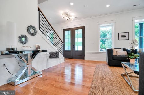 102 Ritchie Ave, Silver Spring MD  20910-5112 exterior