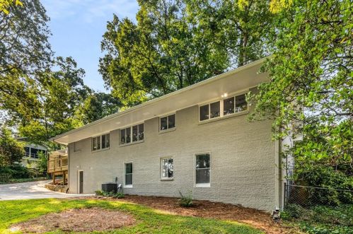 1639 Crestline Dr, Atlanta GA  30345-3820 exterior