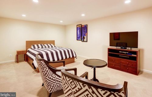 733 Rdg Dr, Mc Lean VA 22101-1620 exterior