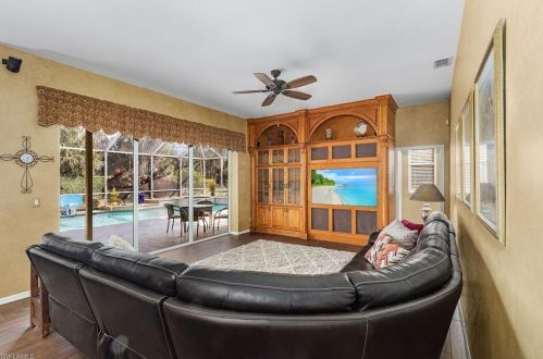 4160 7 Ave, Naples FL 34119-1522 exterior