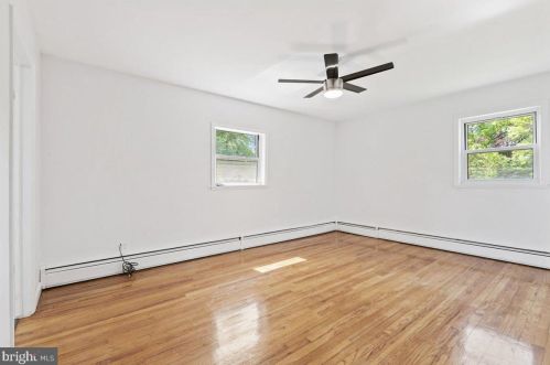 8 Maddock Dr, Trenton NJ 08628-2308 exterior