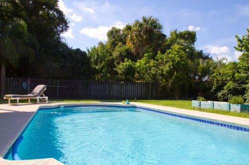 2042 Parrot St, Fort Pierce, FL 34952-6757