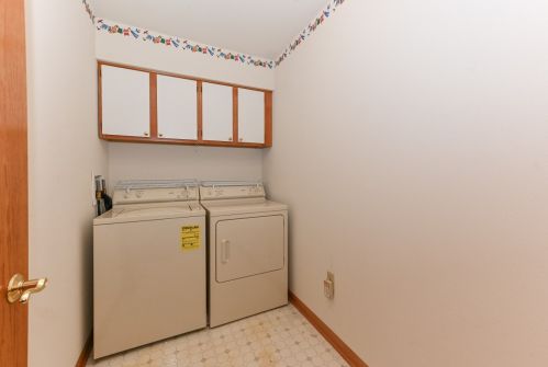 4935 Maple Leaf Cir, Milwaukee WI 53220-2780 exterior