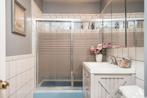 6024 Artesian Ave, Chicago IL 60659-4101 exterior