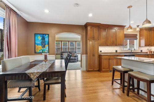 5712 Kenneth Ave, Chicago IL 60646-5907 exterior