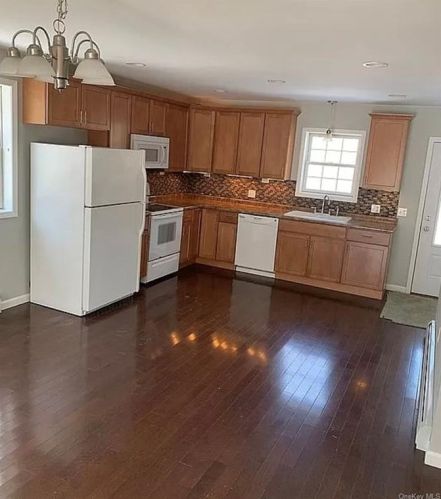 18 Bank Rd, Poughkeepsie NY  12603-1432 exterior