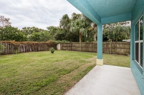 735 Curtis St, Fort Pierce FL 34983-1934 exterior