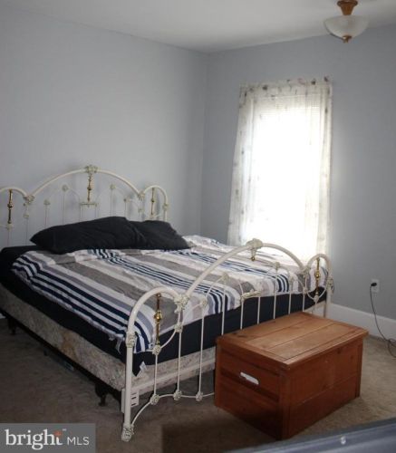 6705 Glenloch St, Philadelphia PA 19135-2224 exterior