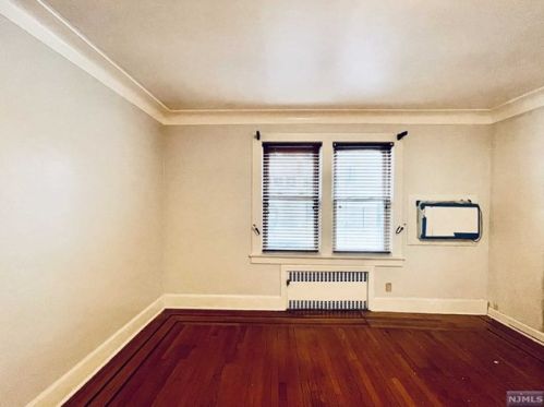 300 Day Ave, Fairview NJ  07022-1712 exterior