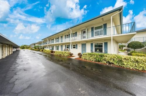 325 Charlemagne Blvd, Naples FL 34112-7067 exterior