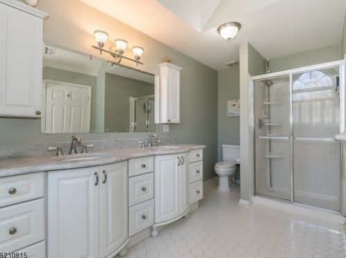 40 Wildflower Ln, Morristown NJ 07960-2768 exterior