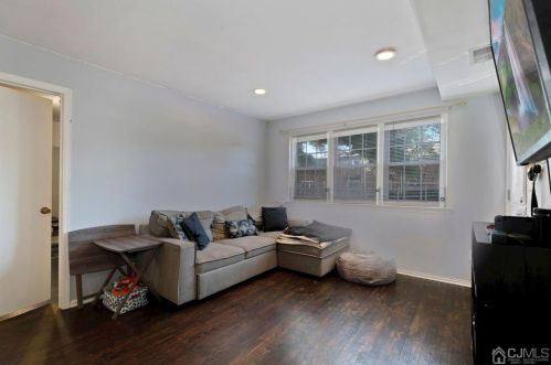 215 College Dr, Edison NJ 08817-5951 exterior