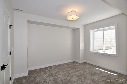 385 Berkley Ave, Elmhurst IL 60126-3167 exterior