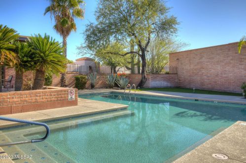 6580 Calle Sin Nombre, Tucson AZ  85718-2078 exterior