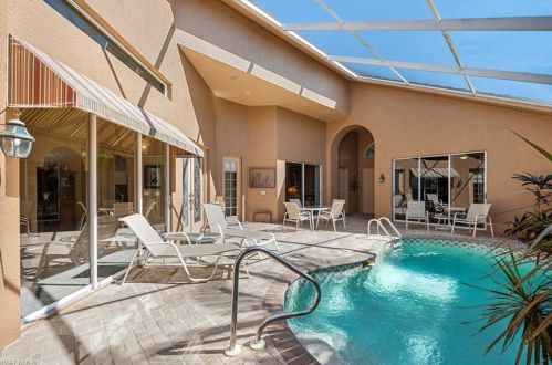 6963 Mauna Loa Ln, Naples, FL 34113-2647