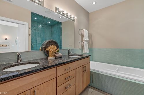 1506 Wolfram St, Chicago IL 60657-4017 exterior