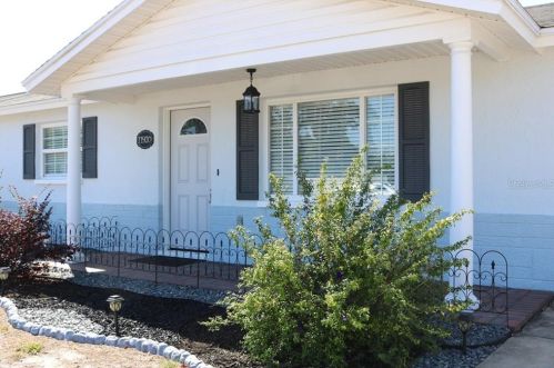 11920 Meadow Dr, Port Richey, FL 34668-1123