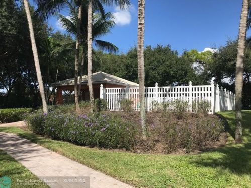 5524 Boynton Gardens Dr, Boynton Beach FL 33437-5342 exterior
