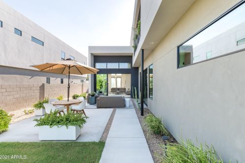 7729 13th Pl, Phoenix AZ  85020-4202 exterior