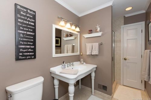 29 Kensett Ave, Wilton CT 06897-4401 exterior