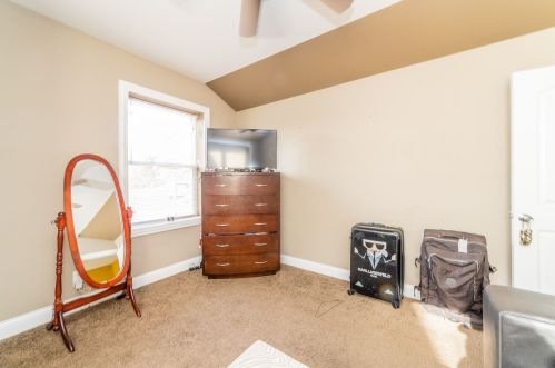 7350 Bennett Ave, Chicago IL 60649-4621 exterior