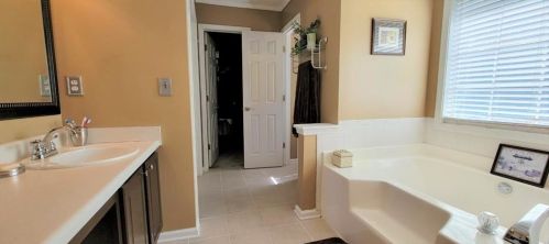 2260 Harmony Lk Cir, Lithonia GA exterior